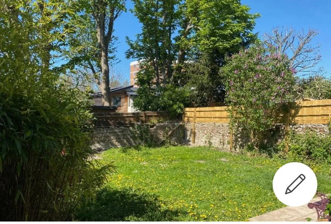 Homestay Spacious Room In A Tranquil , Comfortable Brighton City Apartment