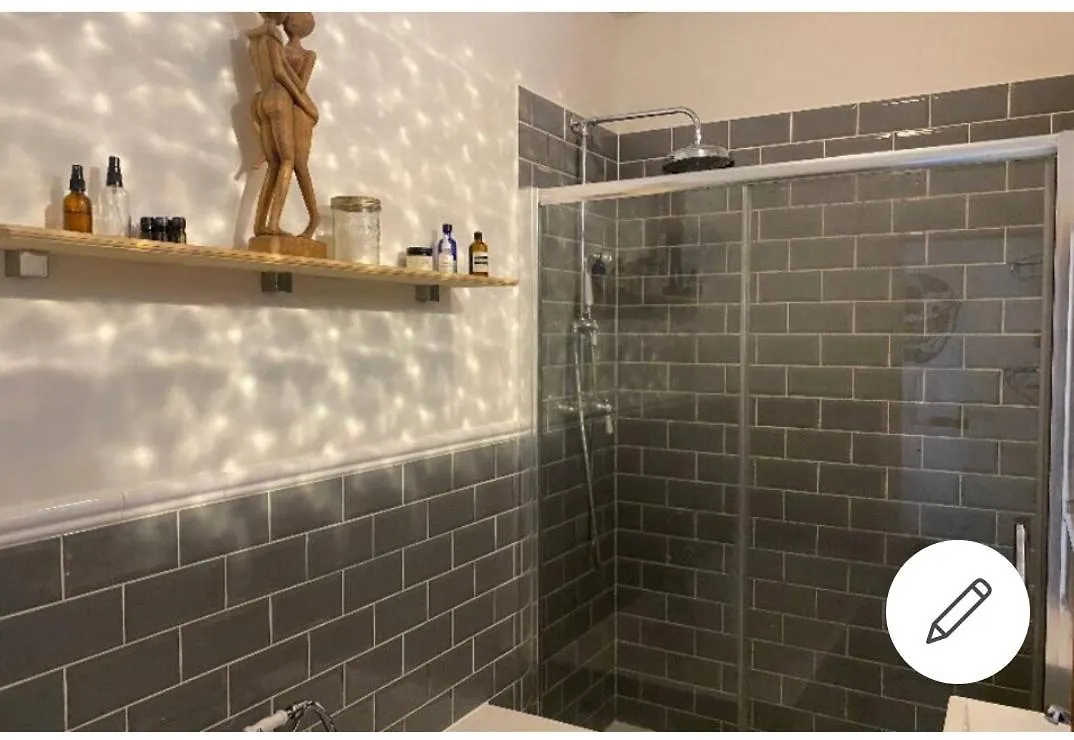 Spacious Room In A Tranquil , Comfortable Brighton City Apartment